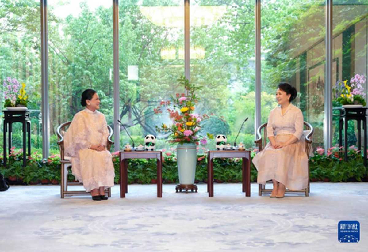 इंडोनेशियाई राष्ट्रपति की पत्नी से मिलीं फंग लीयुआन